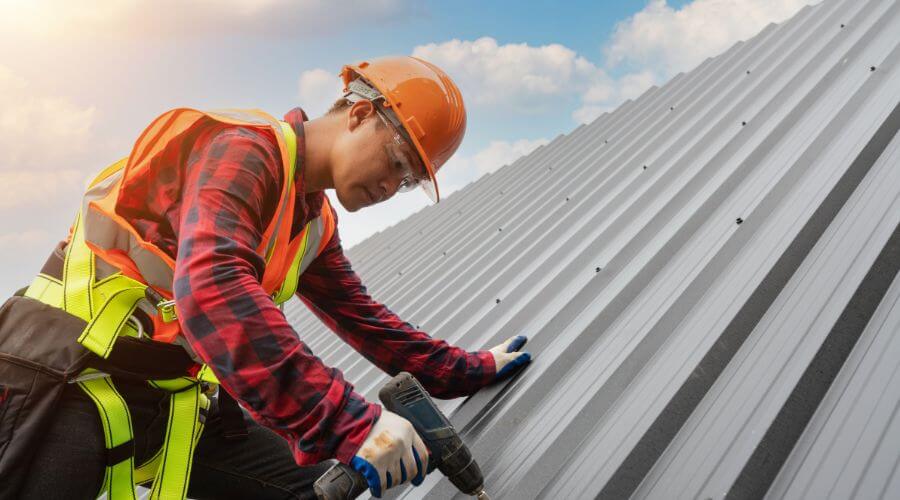 Professional gutter cleaning in Colo, IA
